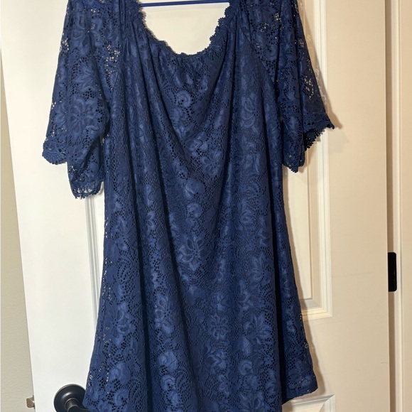 OURS lace short sleeve dress on or off the shoulder. Size  Xl. Stunning lace - Picture 6 of 7